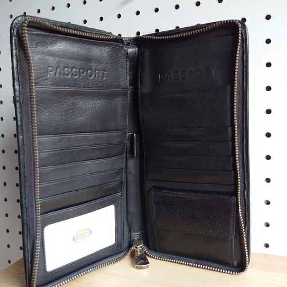 Fossil Estate Multi Passport Genuine Cowhide Leather Unisex Case MLG0084001 - Picture 6 of 15